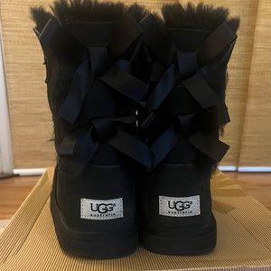 Cute Girl’s Ugg Bailey Bow Boots Good Condition